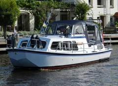 Doerak 780 AK - Iris (barco con camarote)